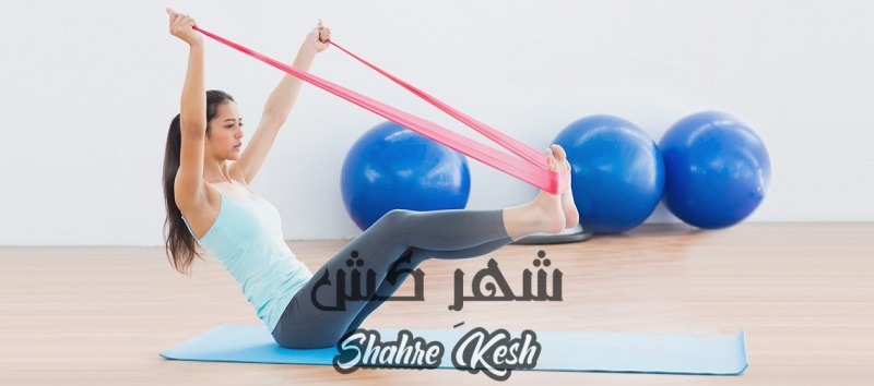 ورزش با کش پیلاتس ضخیم در خانه